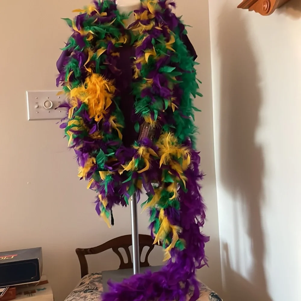 Three Mardi Gras feather Boas - Picture 2 of 9